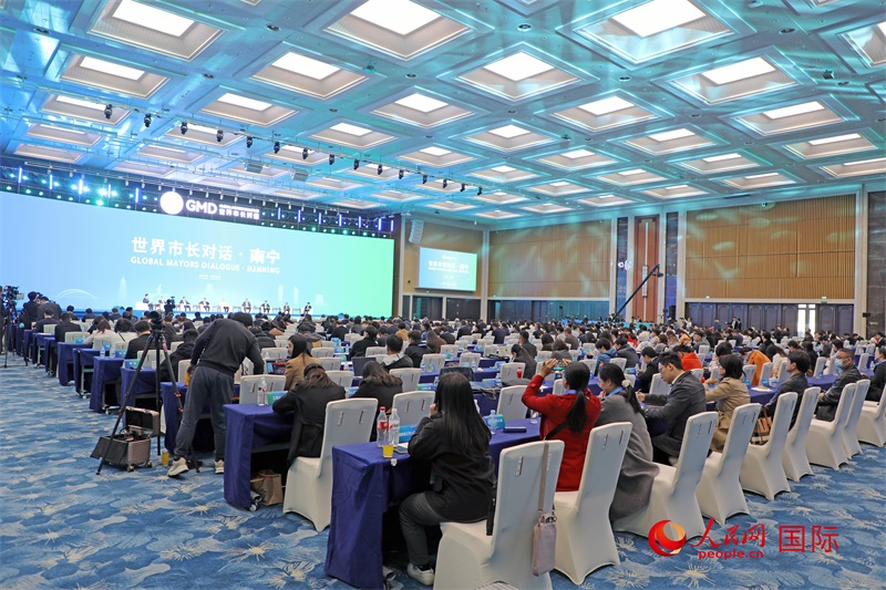 這是1月16日在南寧國際會展中心拍攝的“世界市長對話·南寧”活動現(xiàn)場。人民網(wǎng)記者 趙益普攝