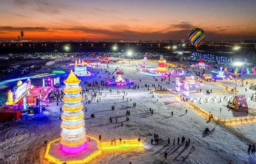 第四屆呼和浩特歡樂(lè)冰雪節(jié)活動(dòng)現(xiàn)場(chǎng)。丁根厚攝