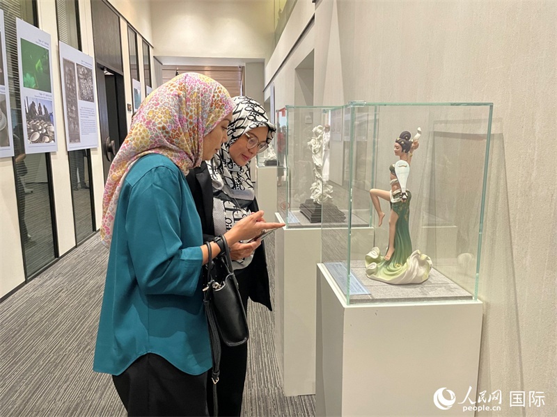 觀眾在參觀展覽。 人民網(wǎng)記者 劉慧攝