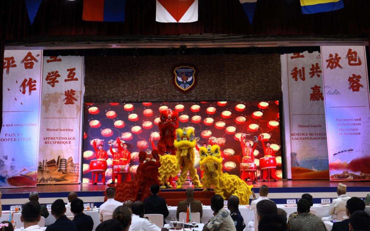 舞獅表演《金獅送?！贰Ｖ鬓k方供圖