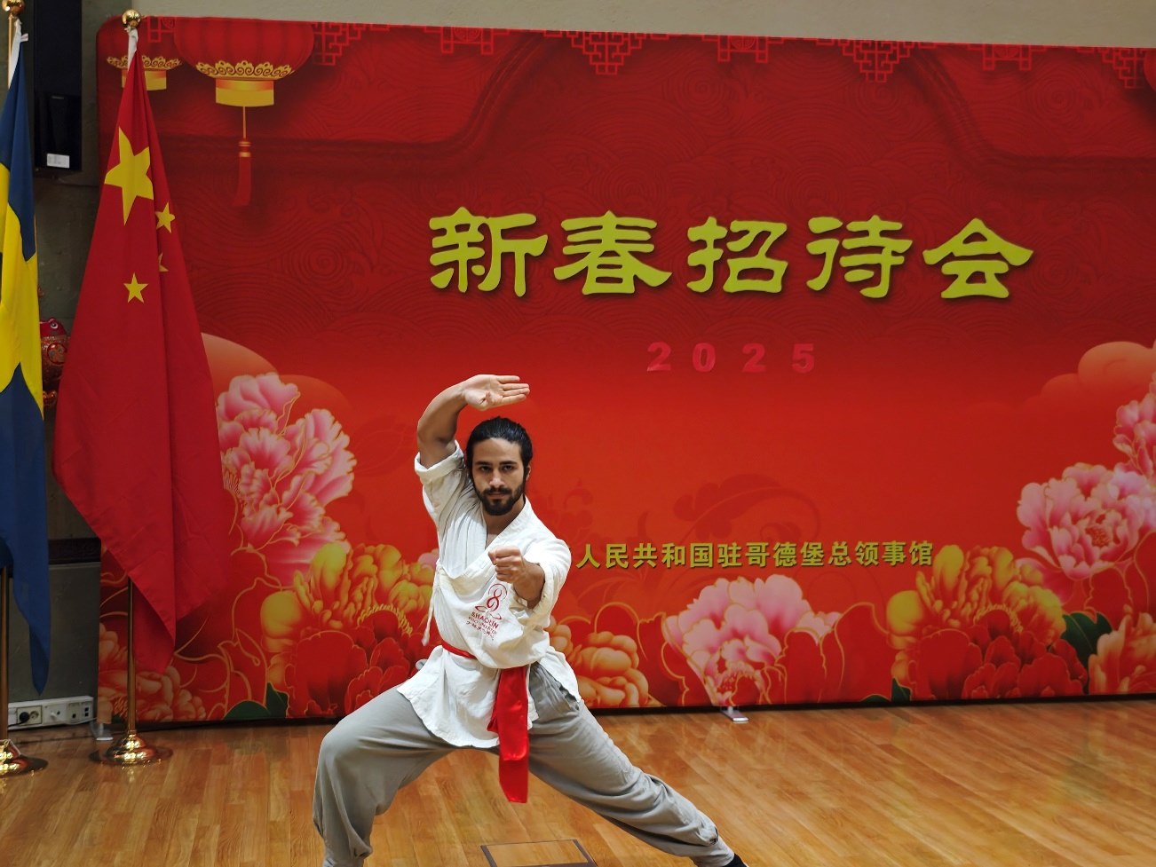 當?shù)匚湫g愛好者的表演。中國駐哥德堡總領館供圖