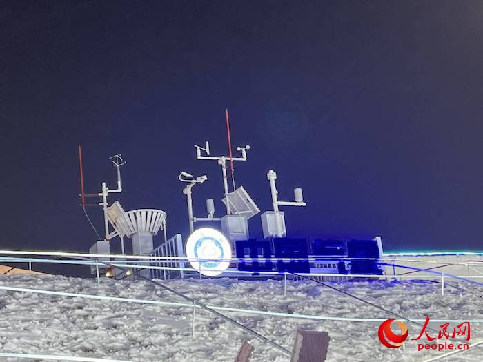 園區(qū)內(nèi)九要素自動氣象觀測站。人民網(wǎng) 高清揚(yáng)攝