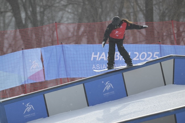 2月8日，張小楠在比賽中。新華社記者 楊冠宇攝