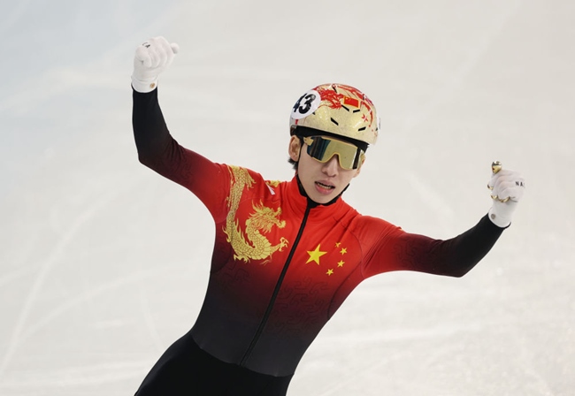 2月8日，林孝埈慶祝奪冠。新華社記者 黃偉 攝