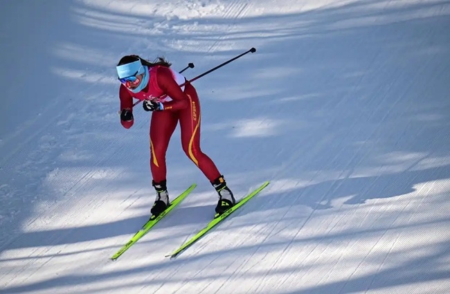 2月9日，中國(guó)隊(duì)選手巴亞尼·加林在比賽中。新華社記者 張龍攝