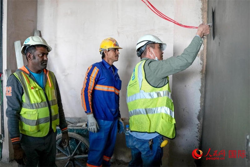 抹灰。人民網(wǎng)塔里克·易卜拉欣攝