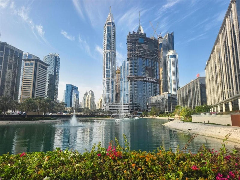 正在建設(shè)中的卡瓦利卡薩高層住宅項(xiàng)目（圖中有腳手架建筑）。 中建中東供圖 