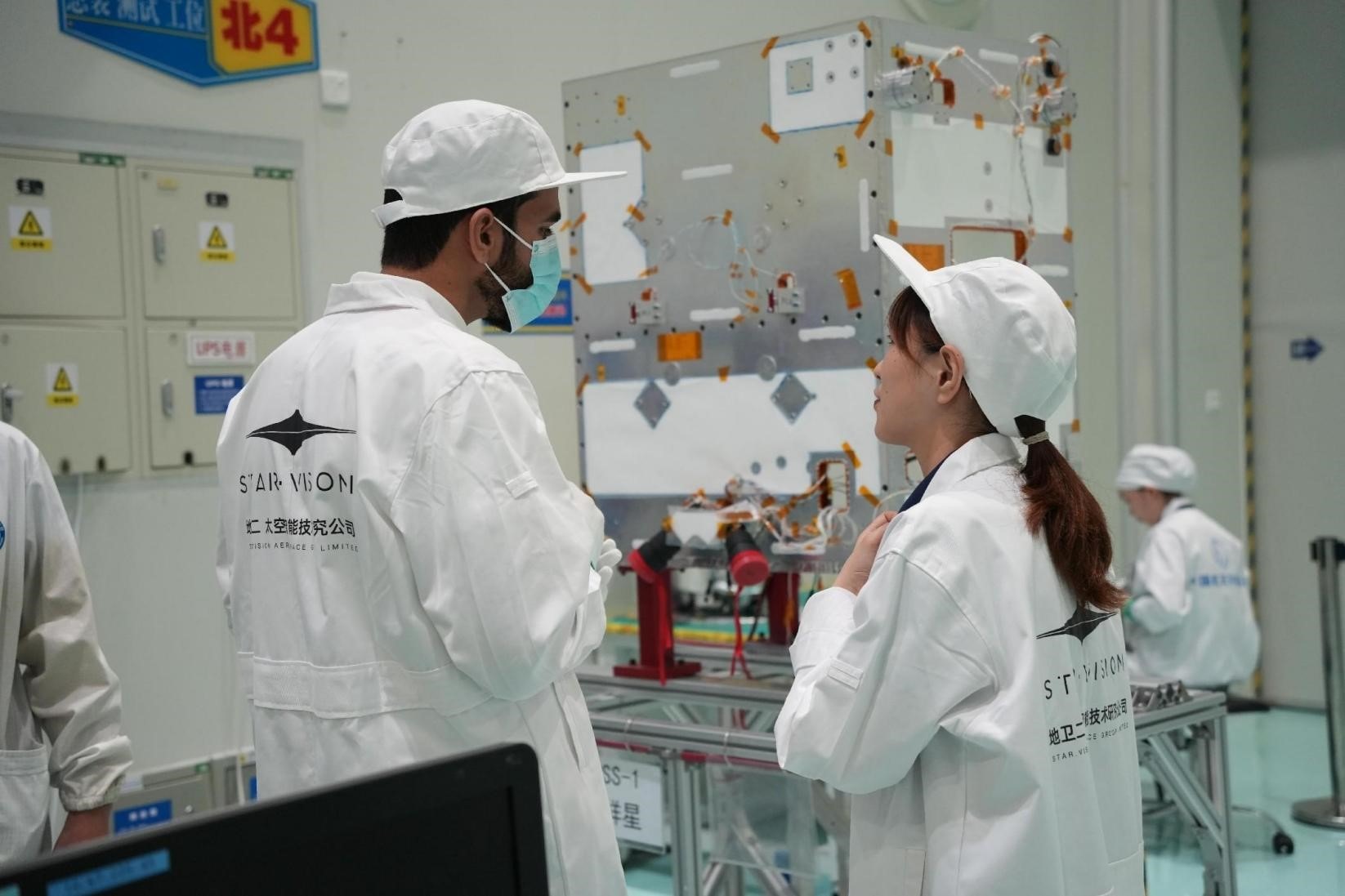 阿曼技術(shù)人員在中國(guó)接受培訓(xùn)。阿曼蘭斯航天公司供圖