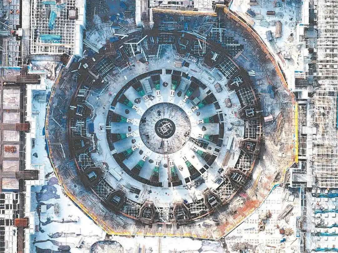 △中國科學(xué)院合肥物質(zhì)科學(xué)研究院等離子體所，緊湊型聚變能實驗裝置（BEST）項目正加緊施工。