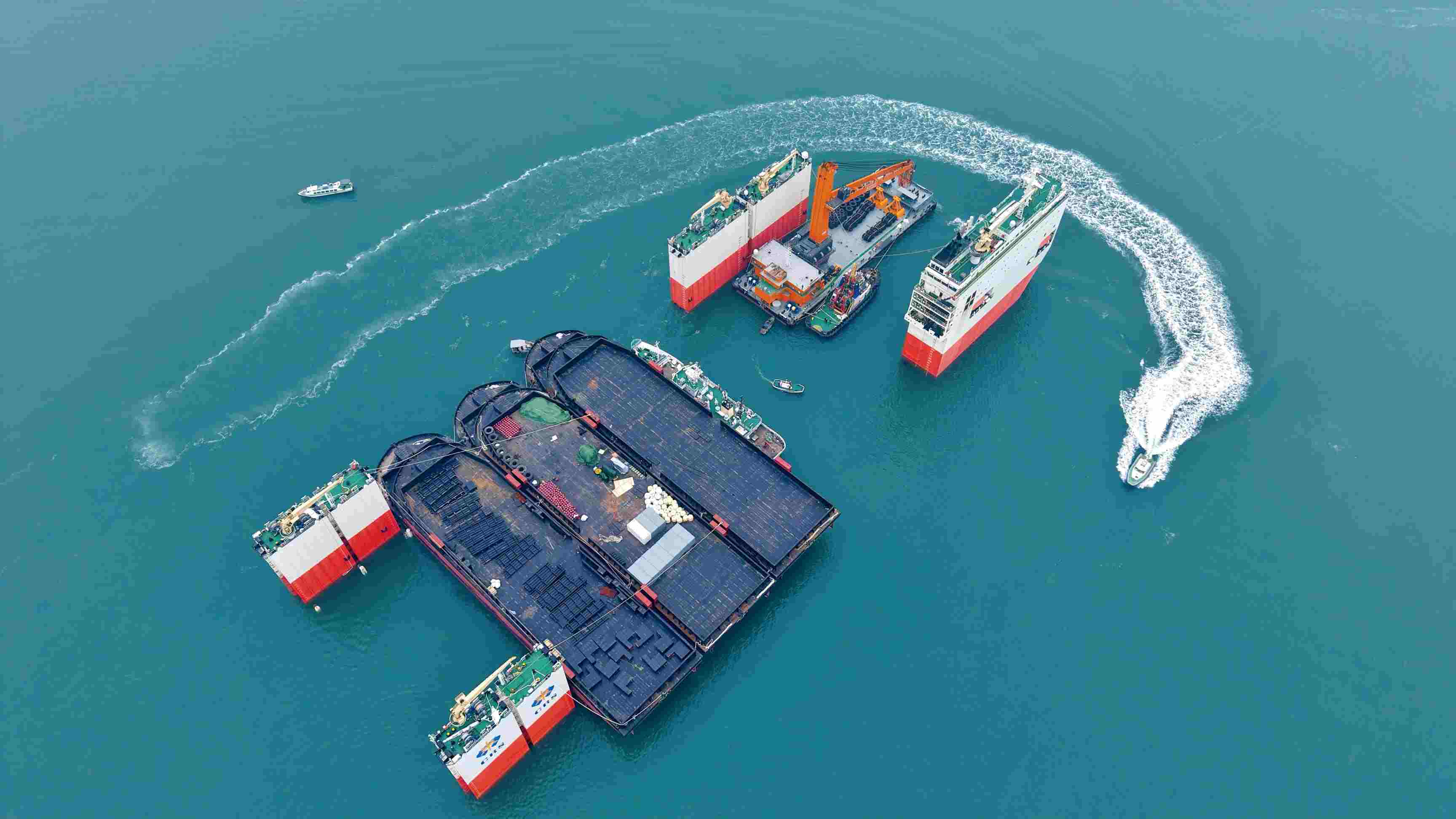 “華瑞龍”輪裝載13艘船舶前往幾內(nèi)亞。受訪方供圖