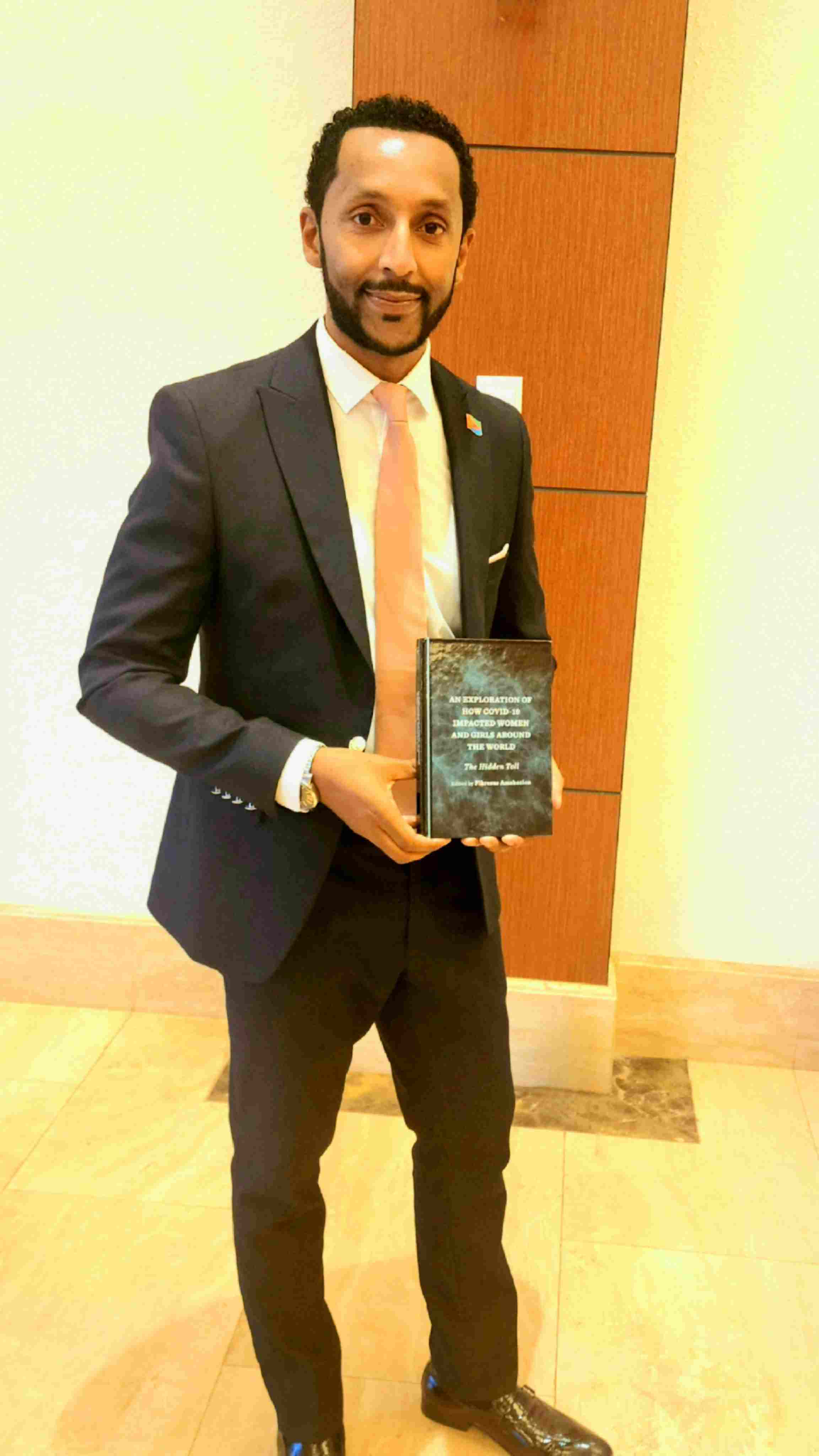 厄立特里亞戰(zhàn)略研究中心研究員、知名作家學(xué)者菲克雷耶蘇斯。圖片由受訪者提供