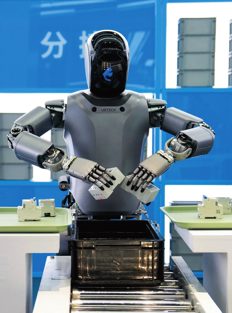 北京“機(jī)器人大世界”展示的優(yōu)必選人形機(jī)器人（2025年2月24日攝）。鞠煥宗攝/本刊