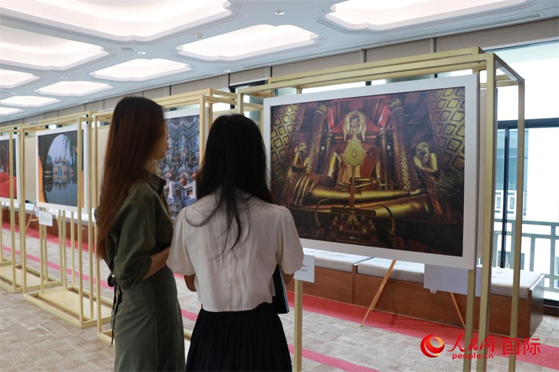 “遇見”攝影展現(xiàn)場。朱瀟逸攝