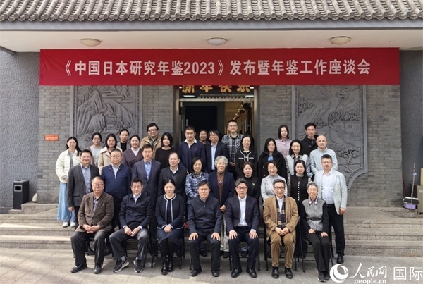 部分與會嘉賓合影留念。人民網(wǎng)記者 陳建軍攝