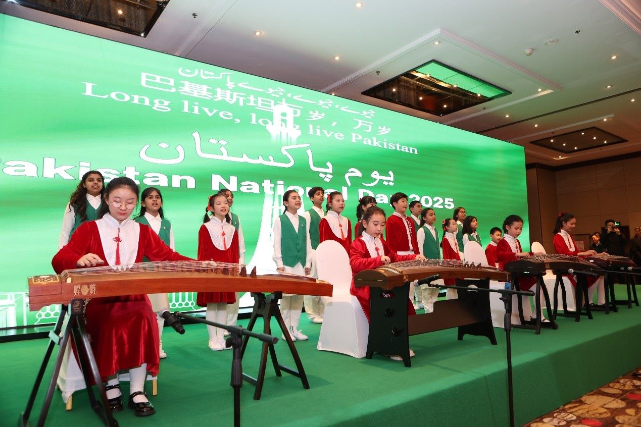 中巴兩國學(xué)生演出。巴基斯坦駐華大使館供圖