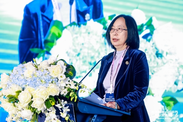 中國高等教育學(xué)會(huì)學(xué)術(shù)咨詢發(fā)展委員會(huì)委員、中國高等教育學(xué)會(huì)原副秘書長、《中國高教研究》主編王小梅。