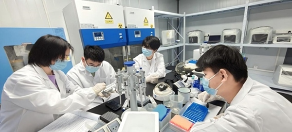 “個體基因解密實驗”預實驗課堂。東華大學供圖