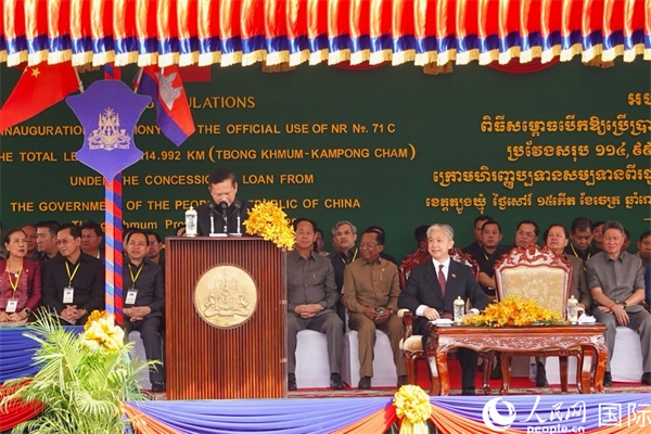 柬埔寨首相洪瑪奈在剪彩儀式上致辭。人民網(wǎng)記者 程是頡攝