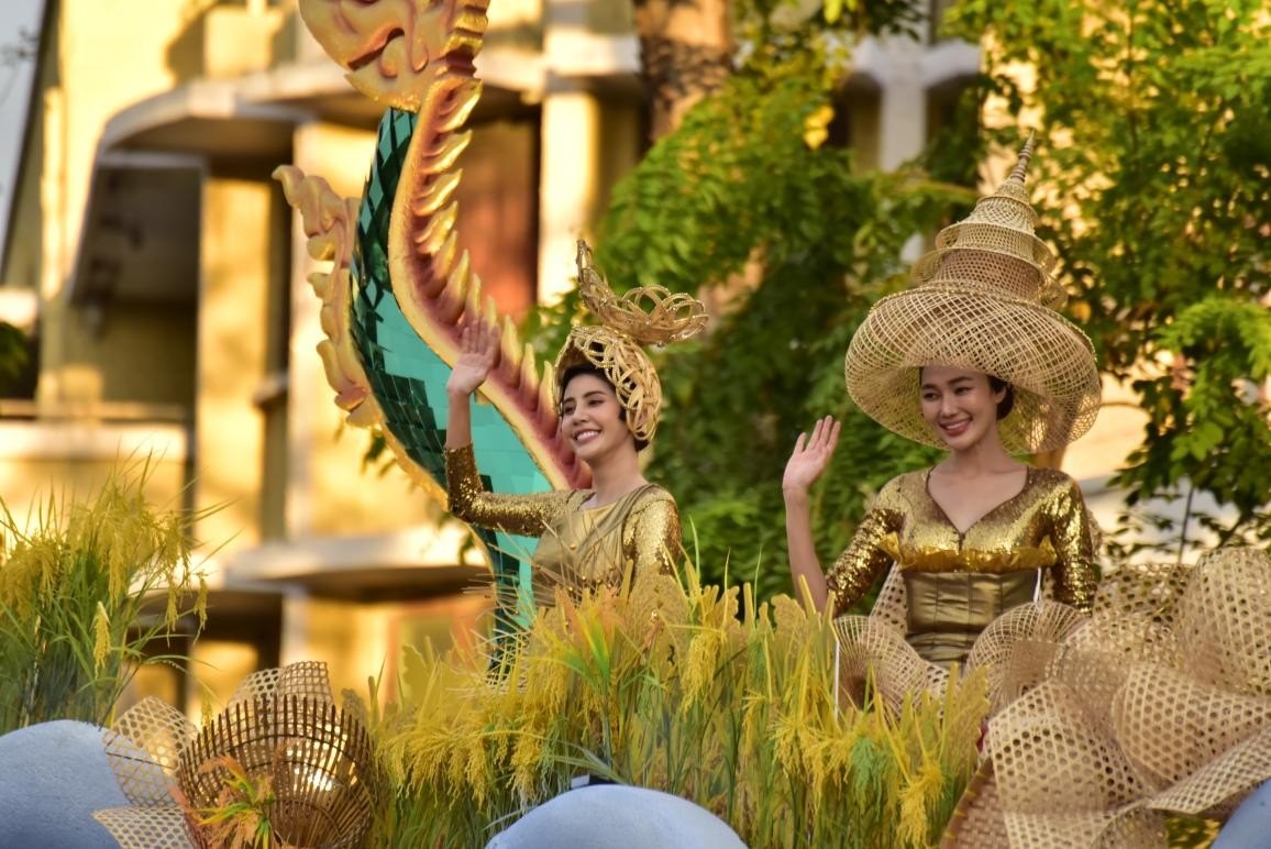 “祝福之河”花車以神龍形象象征水的神圣與豐饒，寓意祈福納祥。泰國國家旅游局供圖