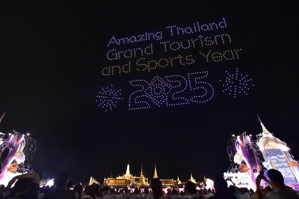 由1200架無人機組成的燈光秀點亮夜空。泰國國家旅游局供圖