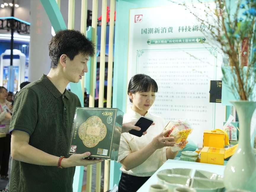 國潮新消費帶來科技文化消費新理念。人民網(wǎng)記者 張力洋攝