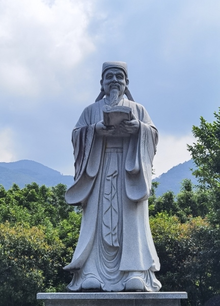 位于南平的朱熹石雕塑像。圖片來(lái)源：視覺(jué)中國(guó)