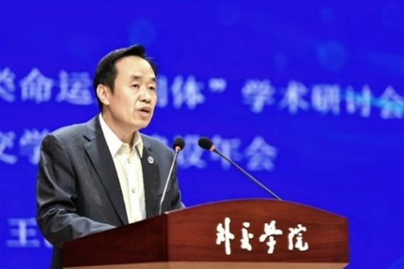 外交學(xué)院黨委書記王世廷大使致辭。主辦方供圖