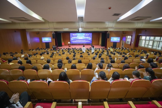 會(huì)議現(xiàn)場(chǎng)。學(xué)校供圖