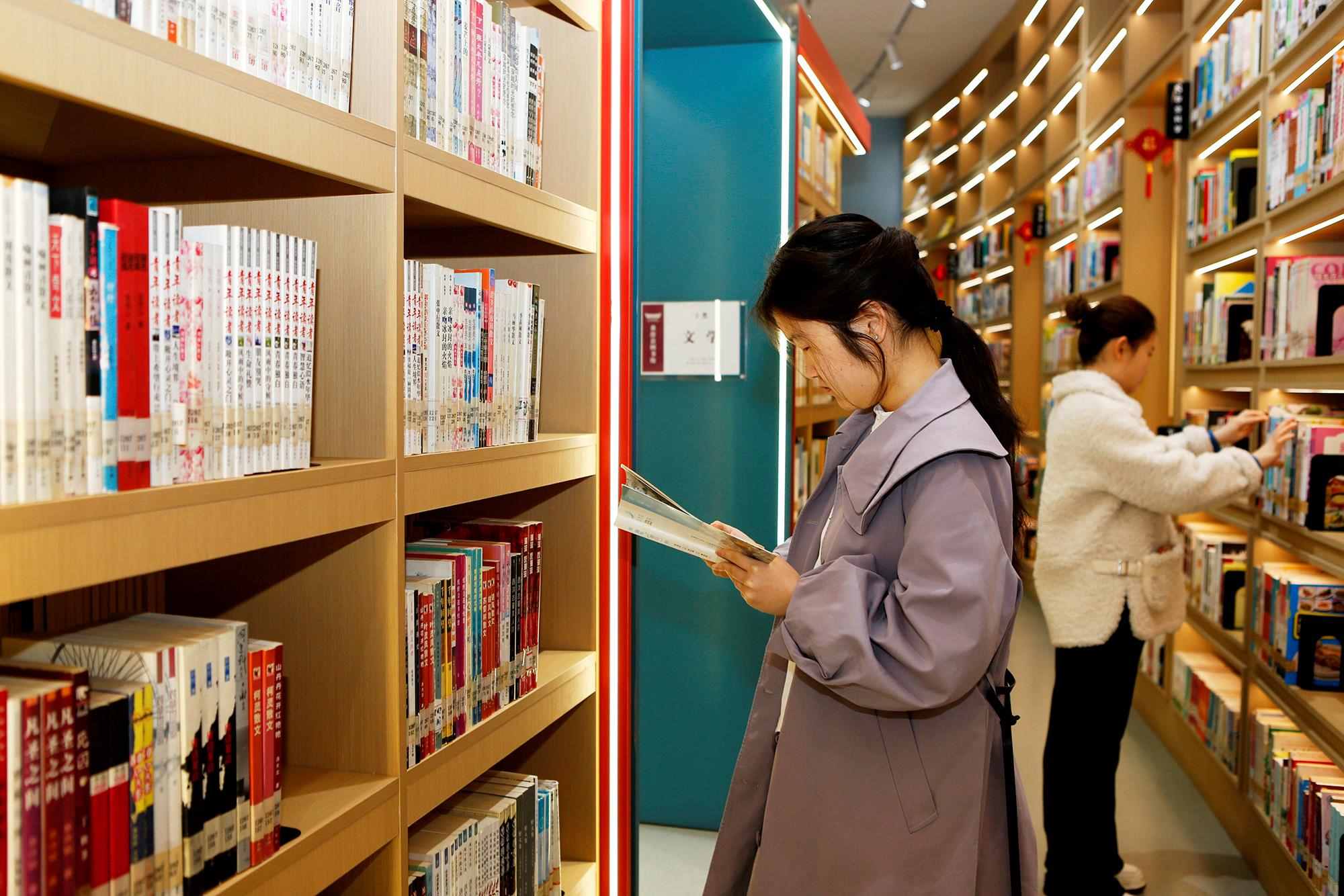 △2025年3月29日，讀者在山西臨汾市襄汾縣圖書館閱讀。