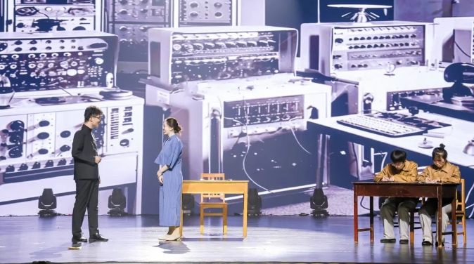 第二屆弘揚(yáng)“兩彈一星”精神話劇大賽決賽現(xiàn)場(chǎng)。學(xué)校供圖