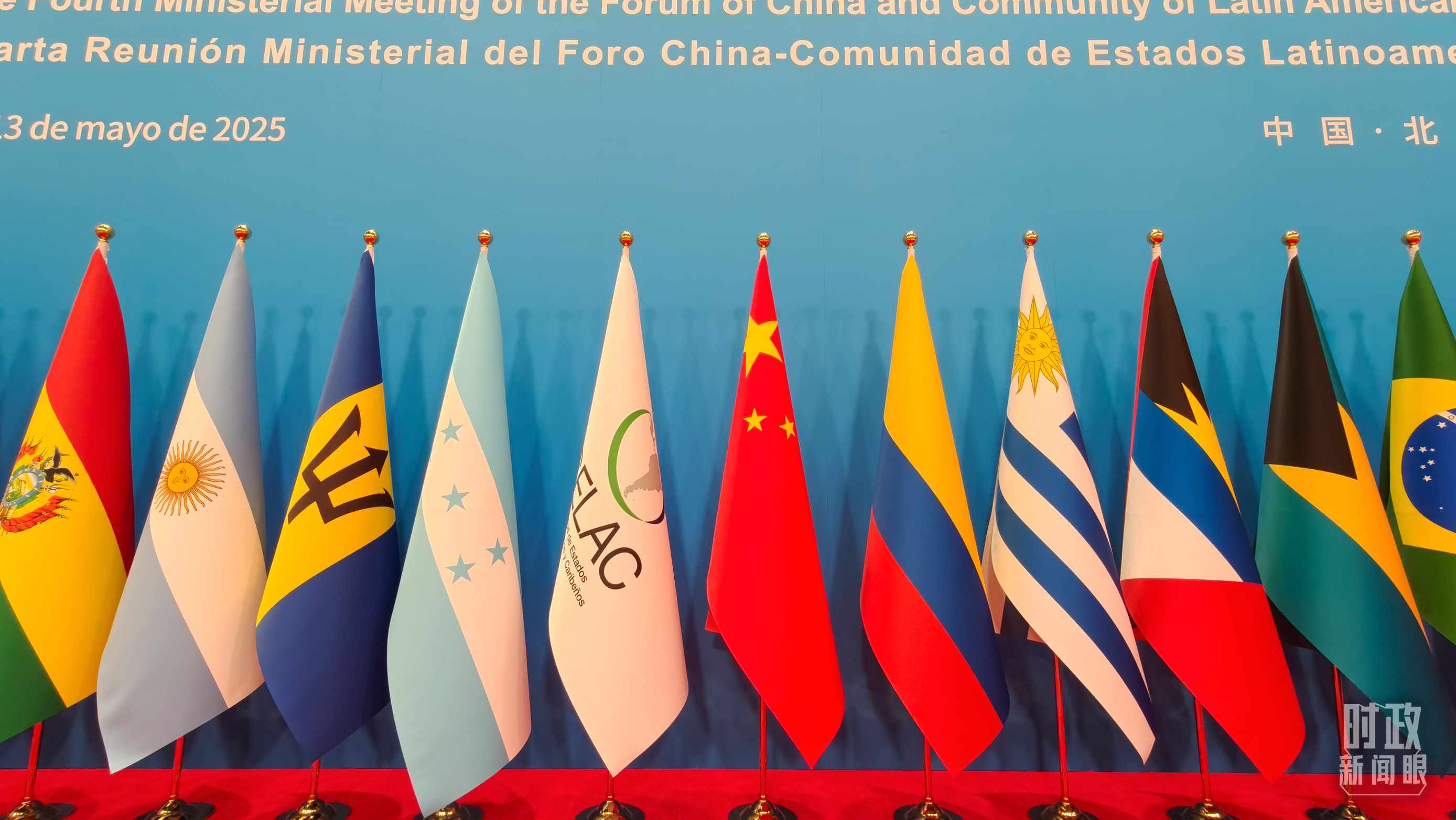 開幕式現(xiàn)場的旗陣。（總臺(tái)央視記者陸泓宇拍攝）