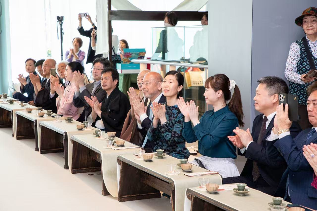 中日兩國文旅界、各茶道流派嘉賓出席開幕式。中國駐大阪旅游辦事處供圖