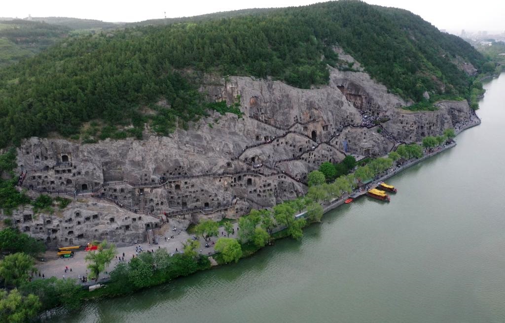 這是近日拍攝的洛陽龍門石窟（無人機(jī)照片）。新華社記者 李嘉南 攝