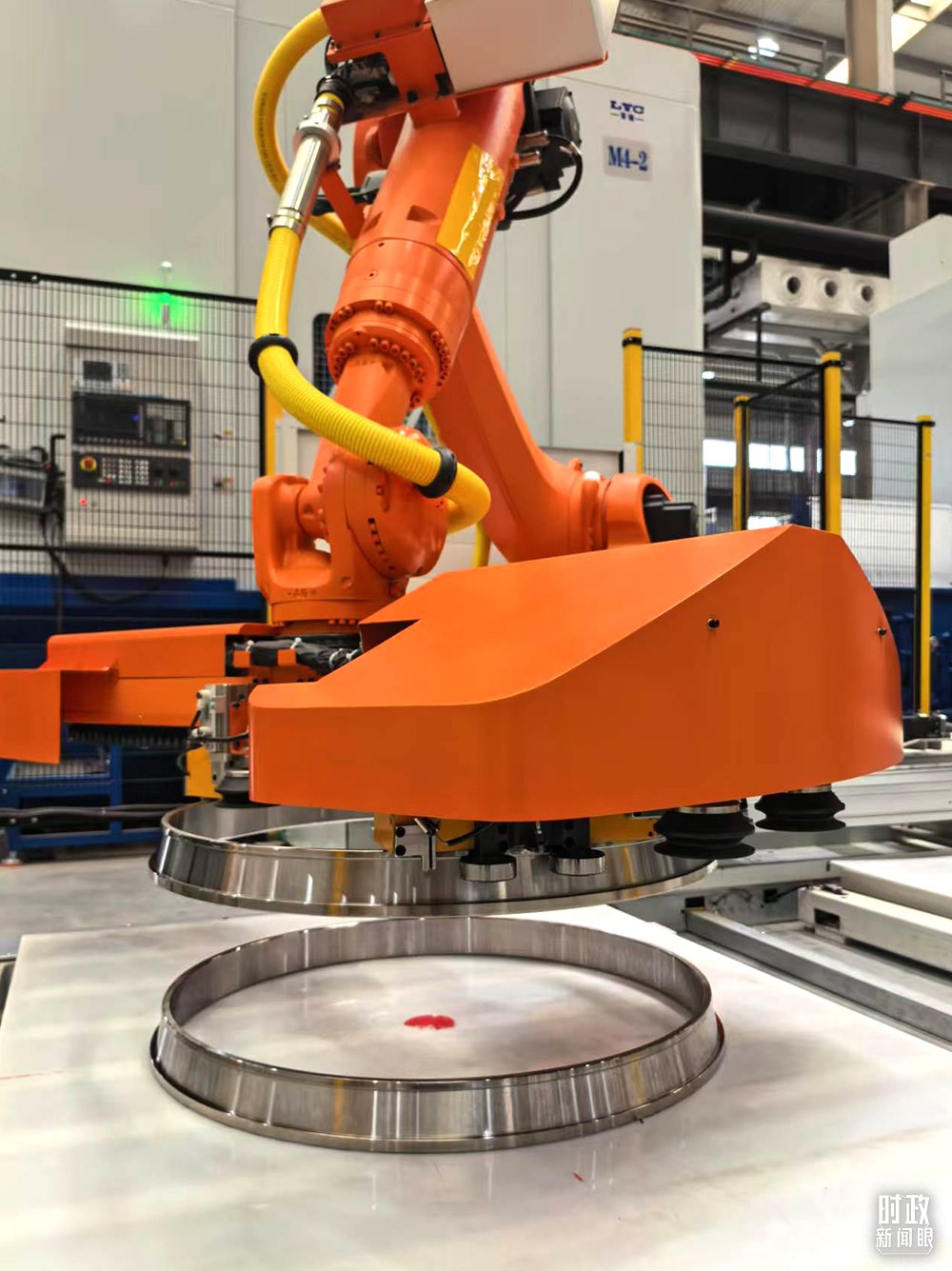 △洛軸產(chǎn)品。（總臺(tái)央視記者黎兵拍攝）