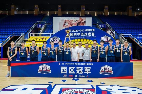 重慶市第一實(shí)驗(yàn)中學(xué)校籃球隊(duì)獲得冠軍。