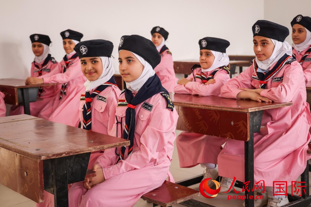 阿爾穆塔?阿里卡特國際學(xué)校的學(xué)生在教室內(nèi)上課。人民網(wǎng)記者 薛丹攝