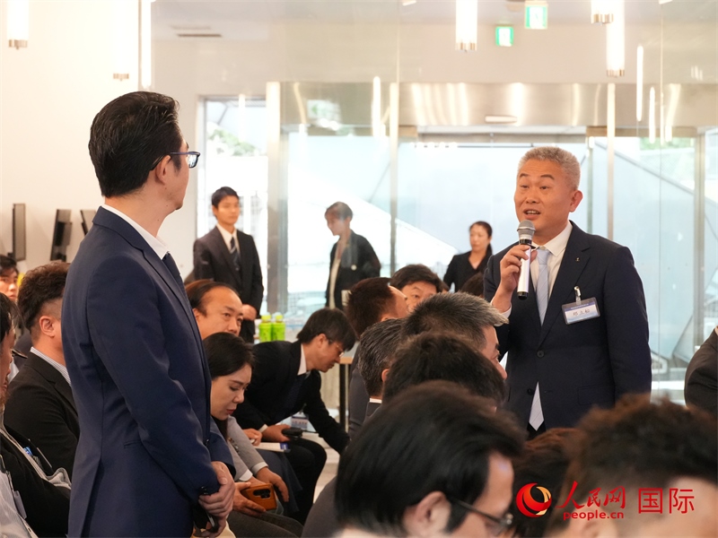 參會(huì)企業(yè)與海南代表團(tuán)積極交流。