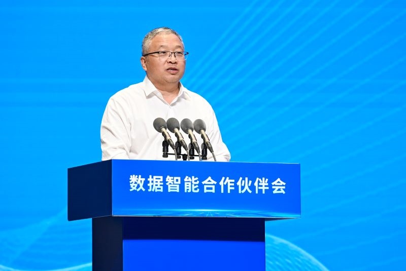 圖為豫資控股集團(tuán)黨委書記、董事長(zhǎng)秦建斌。