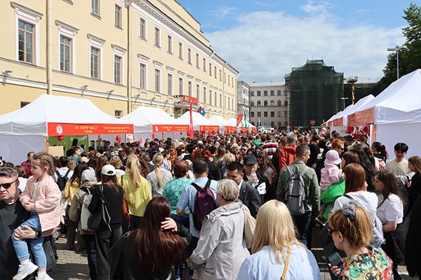 “茶和天下”·雅集活動現(xiàn)場。中國駐白俄羅斯大使館供圖