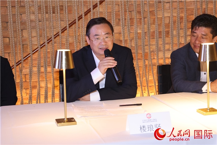 浙江省麗水市海外聯(lián)誼會會長樓瑯堅在座談會上致辭。 人民網(wǎng)記者 時元皓攝