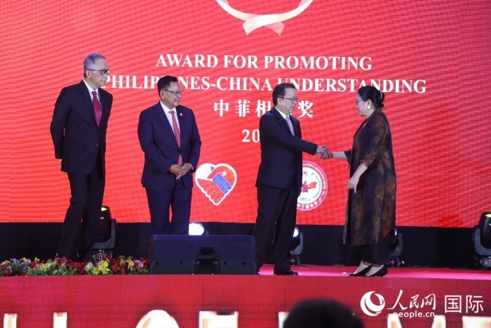 菲律賓前參議員許爾琦榮獲“終身成就獎”。人民網(wǎng)記者樊帆 攝