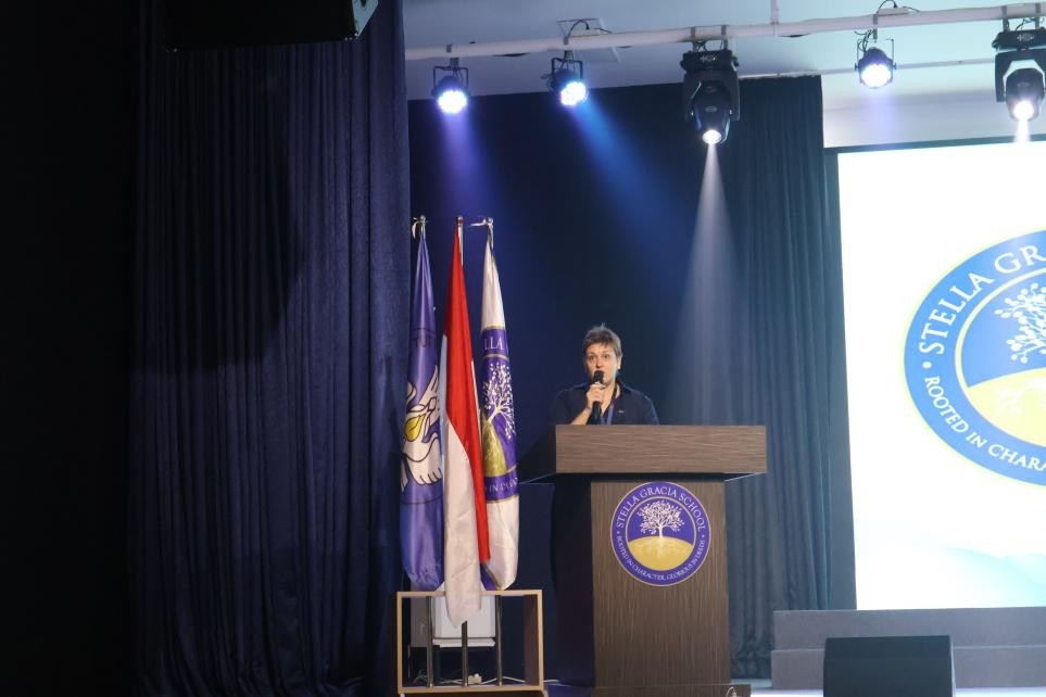 伊莉娜致辭。哈山努丁大學(xué)孔子學(xué)院供圖