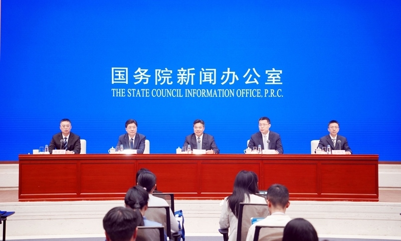 國(guó)新辦舉行新聞發(fā)布會(huì)+介紹第四屆全球數(shù)字貿(mào)易博覽會(huì)有關(guān)情況XxjpsgC000350_20250911_PEPFN0A001_副本.jpg